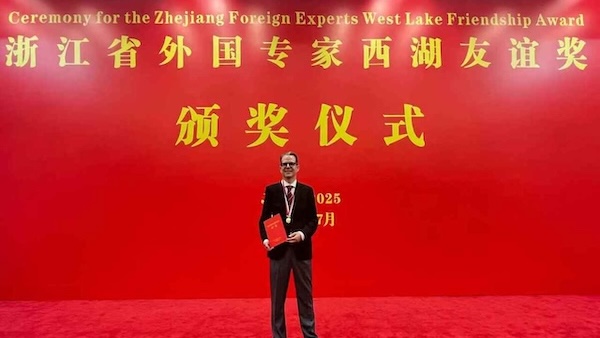 From Hamburg to Ningbo: Professor honored with West Lake Friendship Award