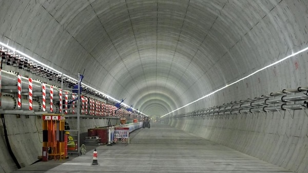 Landmark reached in construction of Jintang Undersea Tunnel