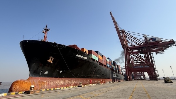 Maiden voyage of China-Europe Arctic Express route concludes in Ningbo