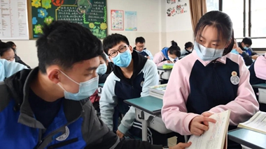 In pics: Students greet new semester in Ningbo as epidemic subsides