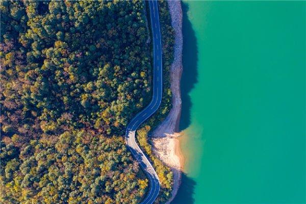 Tantalizing autumn views of Guanding Lake 