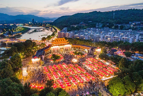 In pics: Market propels nighttime economy in Ninghai