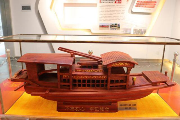 Yuyao artisan crafts Red Boat with rosewood