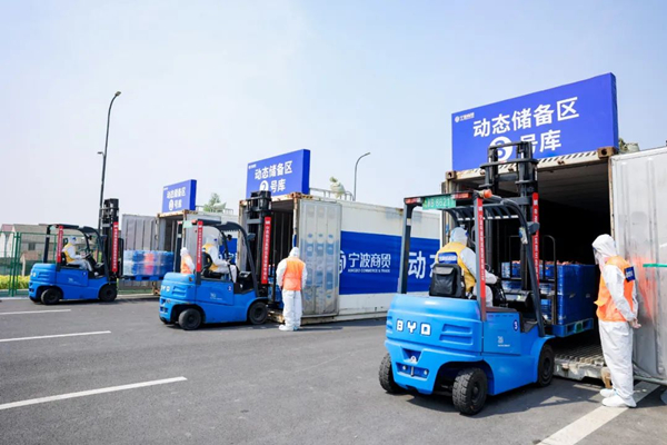 Ningbo establishes makeshift wholesale vegetable market 