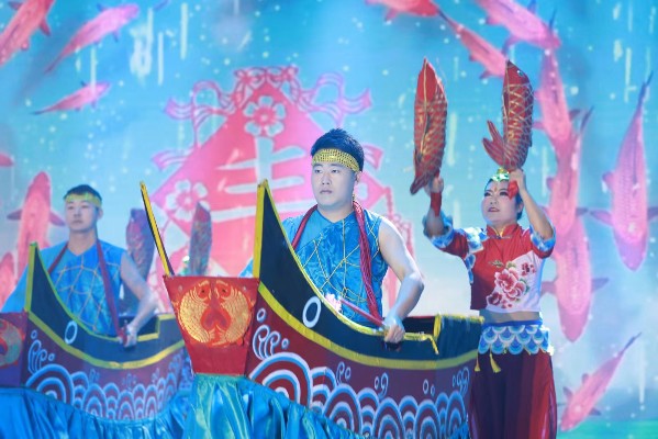 Village gala celebrates Lantern Festival