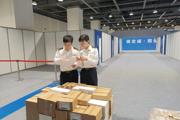 China-CEEC Expo exhibits arrive in Ningbo
