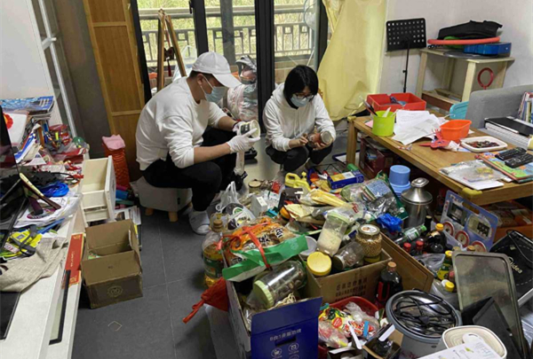 Home organizers set their sights on clutter