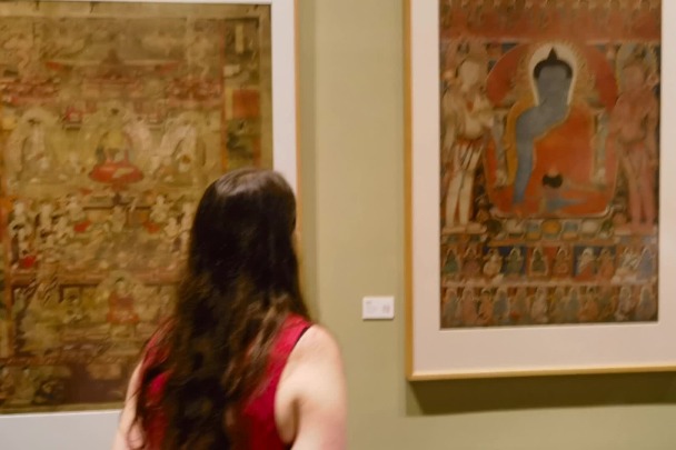 Expat explores Chinese classics at Ningbo exhibition