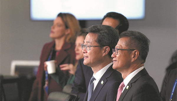 Q4 GDP seen putting China in driver's seat