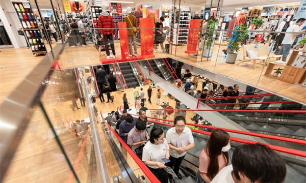 Consumer market surges in Ningbo, boosted by government initiatives