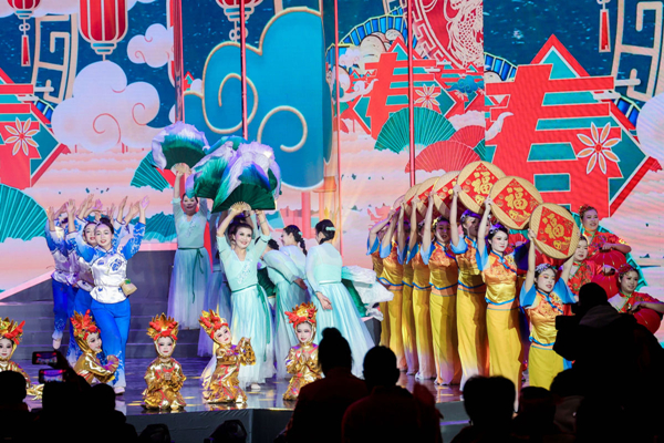 Vibrant celebrations illuminate Ningbo village   