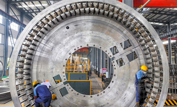 China's January factory activity rebounds slightly