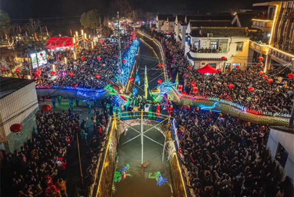 Dragon lantern parade lights up ancient Ningbo village   