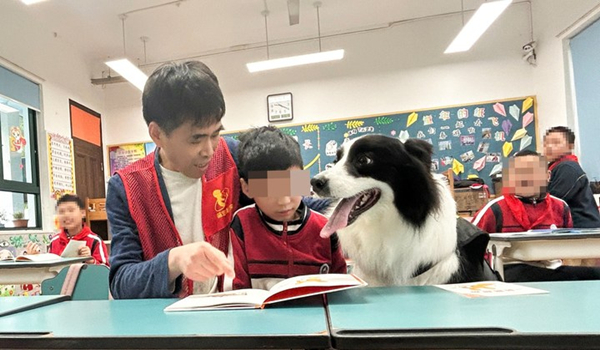 Dogs engaged in reading program for exceptional children