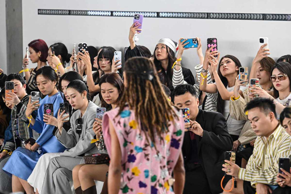 China's love affair with luxury goods boosts growth of sector
