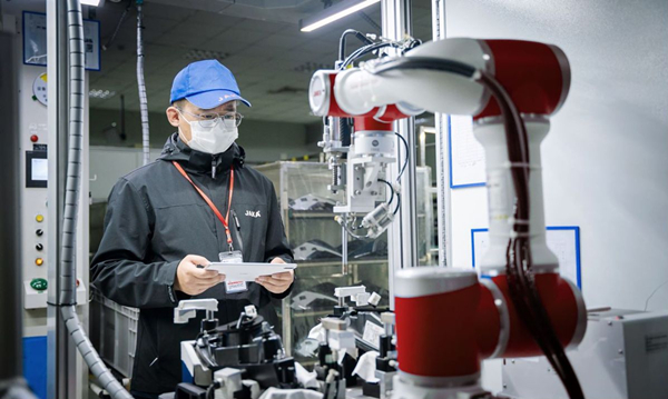 Humanoid robots play more roles