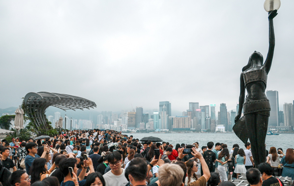 Outbound tourism sees booking frenzy as holiday approaches