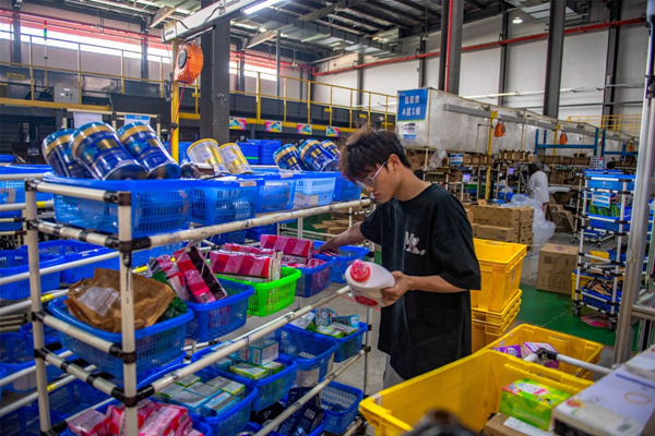 Ningbo's bonded zone thrives during extended shopping festival