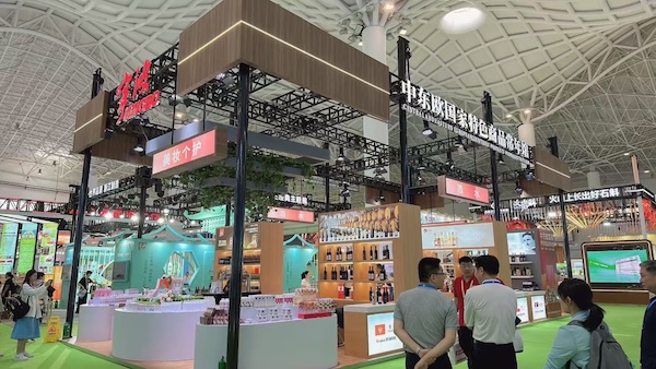 Ningbo companies showcase CEEC goods at China Intl Consumer Products Expo
