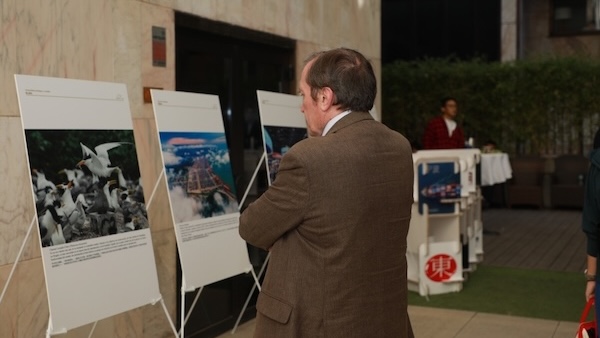 Madrid celebrates Ningbo moment with light, lens