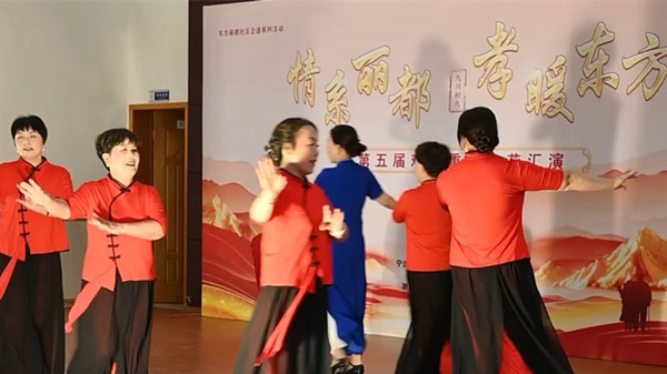 Alex meets festive Chongyang in Ningbo