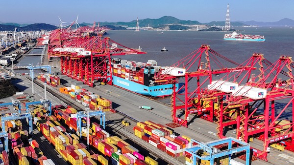 Annual container throughput of major East China port tops 40 mln TEUs