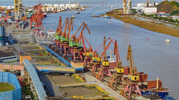 Ningbo-Zhoushan Port hits record throughput