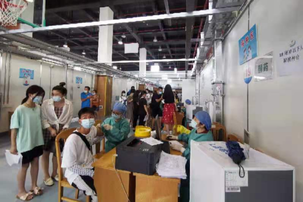 First jabs administered in Ningbo for children aged 12 to 17