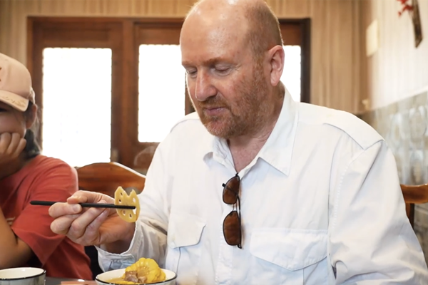Expats encounter a tasty Ningbo: lotus roots