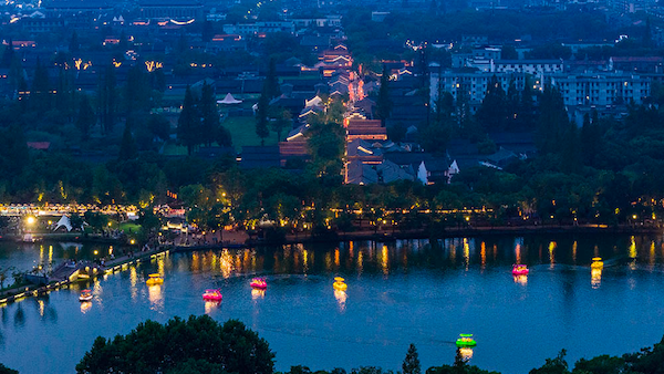 Nighttime hit in E China's Zhejiang: Cicheng shines with culture and charm
