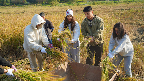 Walking Cultural Classroom brings students to fields